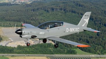 B100 C Kaelin Aero Erstflug.jpg